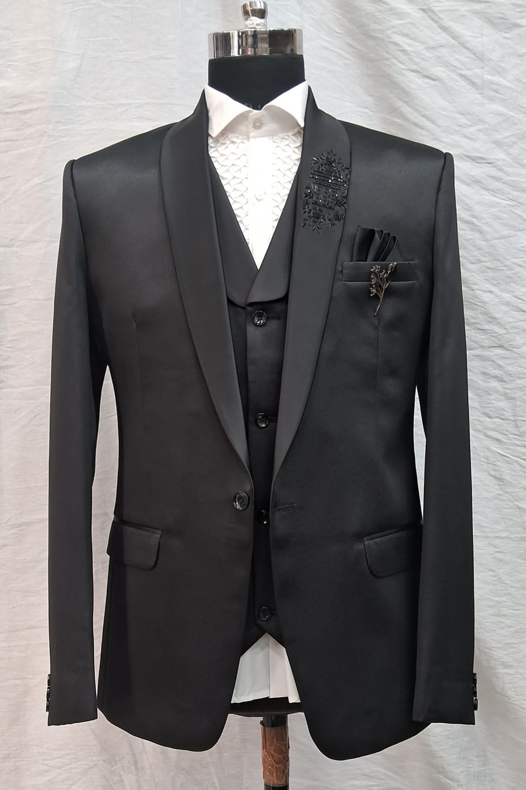 Simple Black 4 Piece Suit